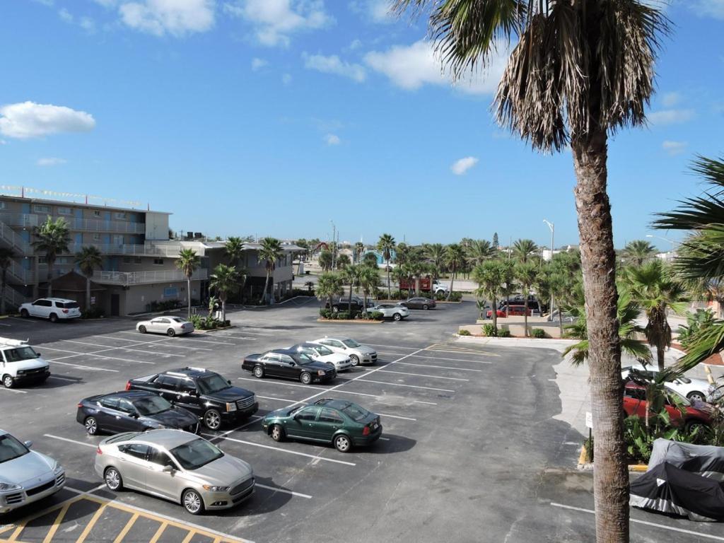 Ocean Breeze - Direct Ocean Front-Pool Is Open Apartamento Daytona Beach Exterior foto