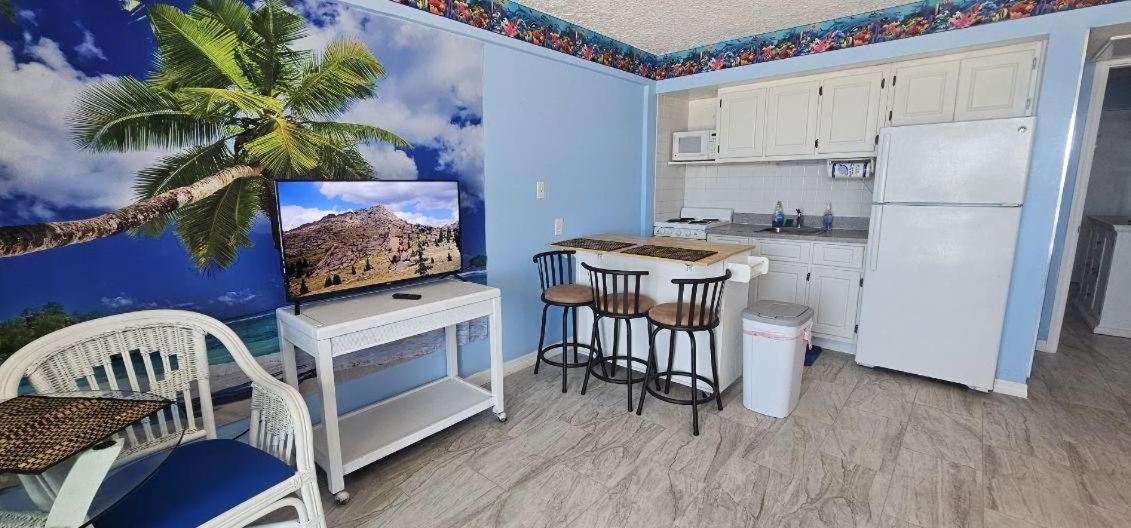 Ocean Breeze - Direct Ocean Front-Pool Is Open Apartamento Daytona Beach Exterior foto