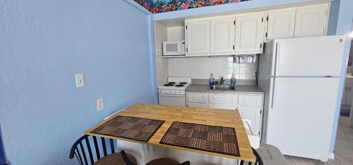 Ocean Breeze - Direct Ocean Front-Pool Is Open Apartamento Daytona Beach Exterior foto
