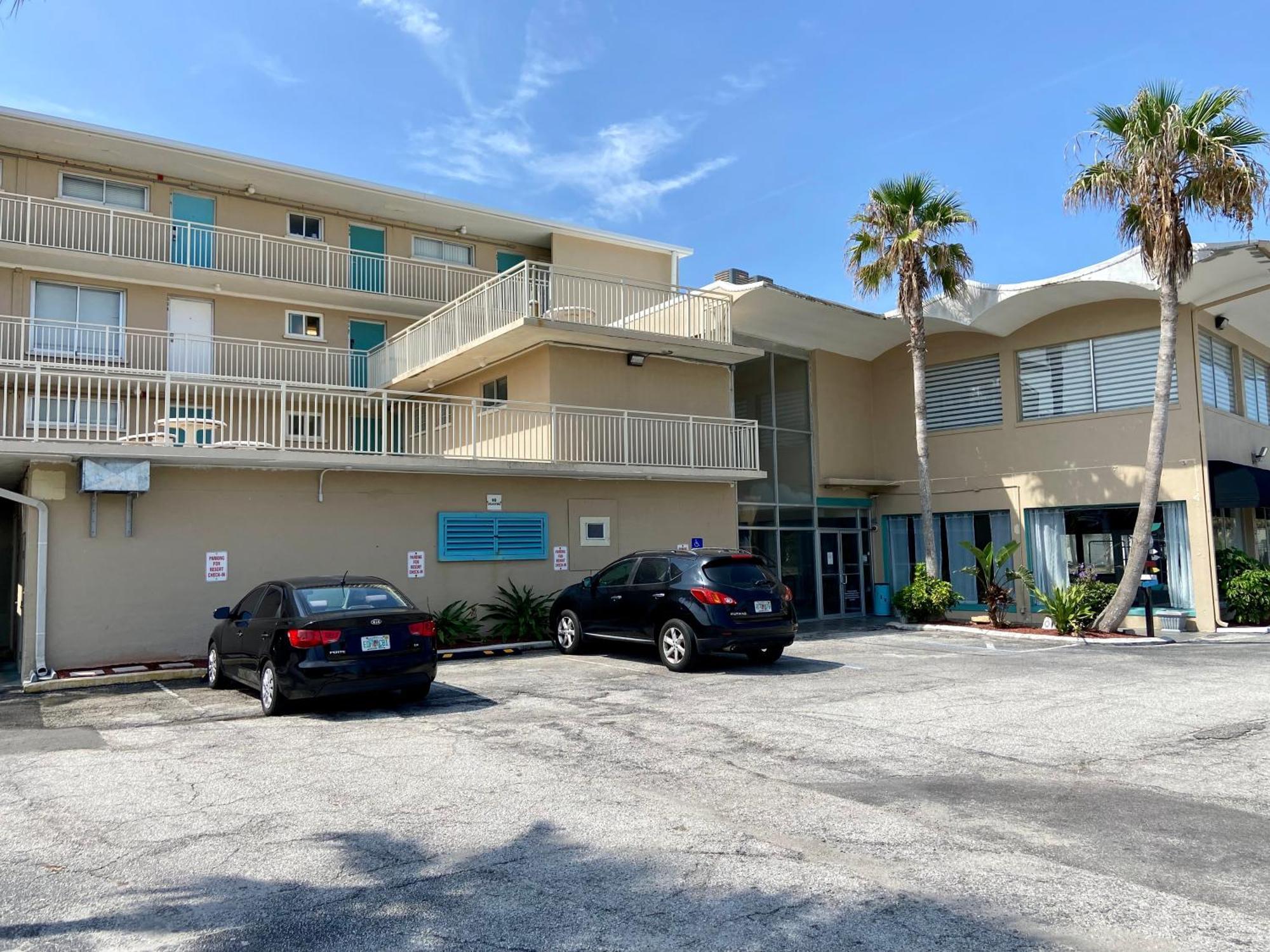 Ocean Breeze - Direct Ocean Front-Pool Is Open Apartamento Daytona Beach Exterior foto